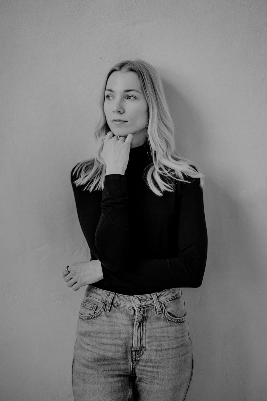 Maria Lippold, black and white portrait