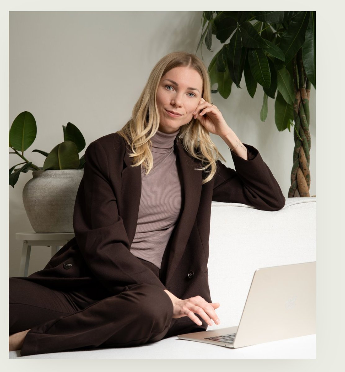 Maria on the sofa with laptop